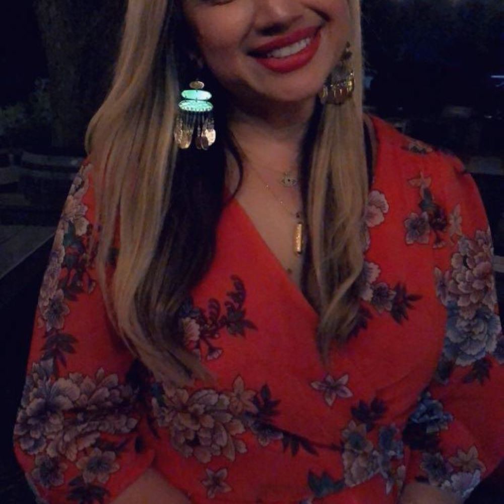 Meet your Posher, Claudia